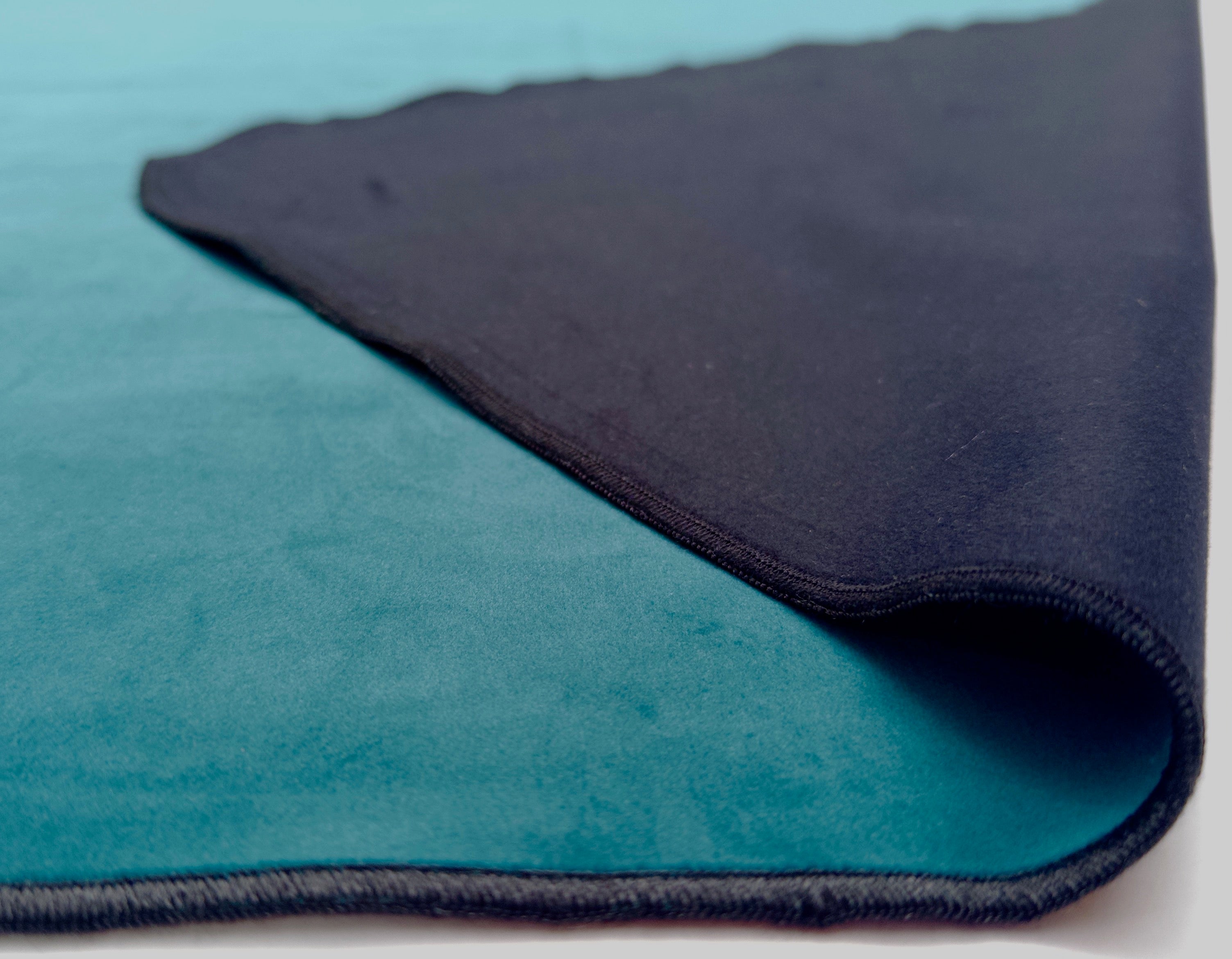 Black backing folded over Emerald Venus Mat