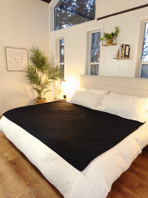 Black Pearl Venus Mat, expansive pleasure, organic cotton, waterproof sex mat. Guaranteed 10 years.