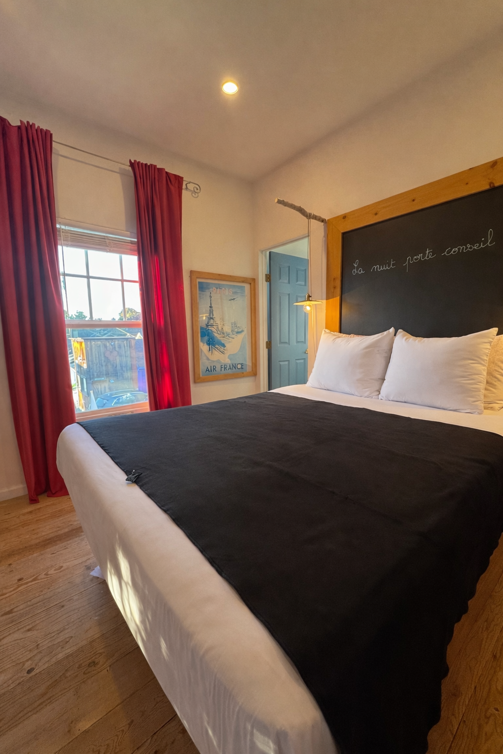 Black velvet backing of Her Majesty Venus Mat waterproof bedding protection